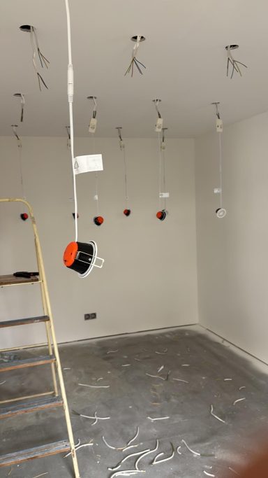 Hier sehen Sie einmal die schon verdrahteten Spots 